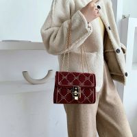 秋冬洋气包包女2020新款潮韩版百搭斜挎包女士单肩丝绒链条小方包