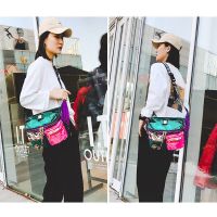 斜挎胸包女韩版新款渐变色亮片百搭手机包徽章拼色时尚单肩大腰包