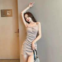 春夏2021新款女设计感小众外穿紧身显瘦包臀褶皱吊带连衣裙短裙子