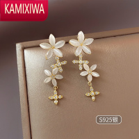 KAMIXIWA气质温柔猫眼石花朵耳钉女花瓣耳环2021年新款小众设计感耳坠