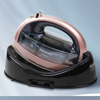 松下(Panasonic)NI-WL70电熨斗家用手持大功率 喷射蒸汽 除垢 自动断电 无绳熨烫机