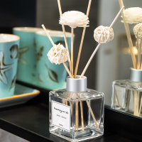 空气清新剂香薰[随机香味香薰2瓶+2瓶补充液]女生家用室内房间熏香卧室香水卫生间厕所