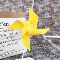 24cm黄色3个一包|彩色卡纸小风车景区布景道具婚庆路引背景造型用品儿时怀旧玩具