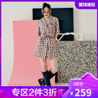 韩都衣舍西装领收腰短袖连衣裙女2021夏季新款口袋宽松格纹短裙女UF0326