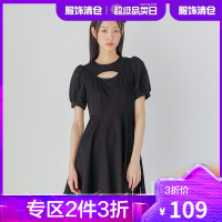 韩都衣舍法式挖空连衣裙女2021夏季新款裙子泡泡袖大摆圆领小黑裙MX10380