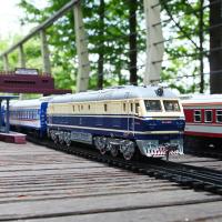 东风4B仿真火车模型玩具电动轨道小火车东风4D内燃机绿皮火车模型