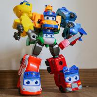 正版百变校巴儿童玩具汽车变形机器人校车歌德警长套装六合一男孩