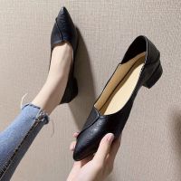 伊努特法式尖头浅口皮单鞋女2021春秋新款平底女鞋百搭职业工作皮鞋子