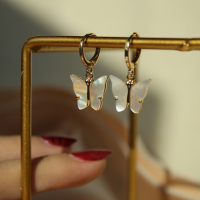 简约甜美温柔气质天然贝母蝴蝶女超仙日韩大方百搭耳钉