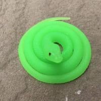 80厘米软胶蛇[送蟑螂+蜈蚣]玩具蛇仿真假蛇吓人整蛊恶搞道具 72厘米夜光色青蛇 整人特供