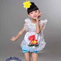 粒粒盘中餐大公鸡演出服白色幼儿肚兜短裤红色主跳表道具青花盘子 衣服头花盘子 110