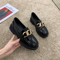 单鞋2021春季新款百搭时尚乐福鞋韩版套脚粗跟圆头金属装饰小皮鞋