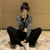 网红炸街套装女春秋大码胖妹妹V领针织毛衣开衫显瘦阔腿裤两件套