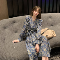 春秋胖妹妹法式V领荷叶边连衣裙2021新款大码复古显瘦气质碎花裙