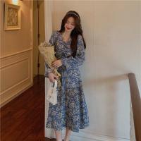 法式复古连衣裙春季气质大码女装收腰显瘦中长款雪纺v领碎花裙子