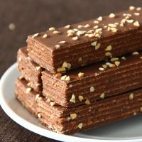 坚果巧克力威化水果味夹心饼干零食整箱散装批发豆乳花生休闲零食