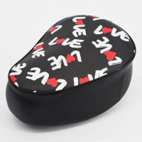 电动车坐垫套防雨防晒简易款电瓶车自行车防水座套四季通用皮革厚 字母（前圆头）