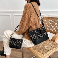 今年流行的小包包2021新款潮秋冬网红链条斜挎包女百搭ins流浪包 黑色小号