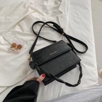 春上新质感小包包女包2021新款潮时尚单肩包鳄鱼纹百搭斜挎小方包 黑色(2条肩带)