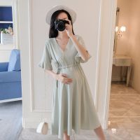 孕妇装雪纺连衣裙夏季孕妇中长款大码宽松孕妇长裙韩版V领公主裙 浅绿色 M