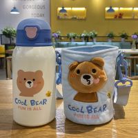 可爱萌小孩保温杯儿童水杯带吸管少女外出斜跨可背便携水壶幼儿园 316材质白棕熊600ml 杯子(杯套+杯刷+贴纸)
