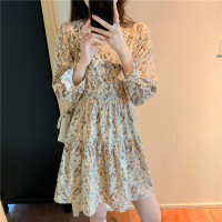 苏芈法式复古小众v领碎花裙2021春秋新款a字短裙子收腰雪纺连衣裙女装
