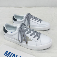 新款港风低帮纯皮ins小白鞋男韩版潮流百搭情侣款黑白板鞋学生鞋