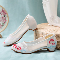 新款古风绣花鞋网纱鞋老北京布鞋配汉服鞋尖头民族风内增高女单鞋