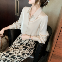 伊努特2021春装新款高级感缎面衬衫女设计感小众雪纺衫职业米色早春上衣