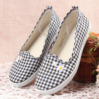 伊努特女布鞋中年妈妈单鞋平底夏老北京软底女士鞋子女款43码大码鞋