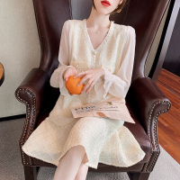 枫述春装2021年新款女法式复古温柔气质女神范裙子法式V领蕾丝连衣裙