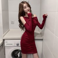 枫述性感露肩斜肩紧身连衣裙春装2021年新款女收腰显瘦心机气质包臀裙