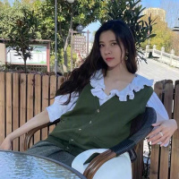 枫述cc宋妍霏同款墨绿色针织马甲+泡泡袖荷叶领白色衬衫短袖上衣套装