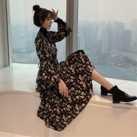 述雅法式复古设计感小众收腰显瘦气质过膝长款黑色碎花长袖连衣裙春装