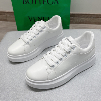 小白鞋女2022年春秋季新款百搭火厚底女鞋增高休闲透气运动板鞋