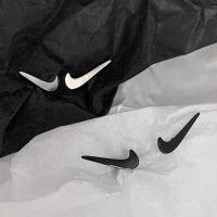 不掉色 nlke勾勾logo项链耳钉机能 情侣百搭港风潮流嘻哈ins 单独一对 钢色耳钉