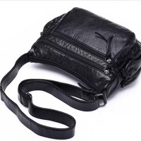 特价妈妈包2021新款韩版斜挎包软皮小包中老年女士单肩包旅行背包 黑色PU皮