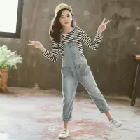 女童牛仔背带裤网红春装2020新款儿童女孩秋洋气牛仔裤中大童裤子 贴5口袋背带裤 蓝色 120 码适合身高115CM左右