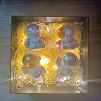 特别走心的生日礼物女生送男生朋友男友纪念品送给实用创意小礼盒 《宇航员摆件—四四平安》高档 礼盒装代写贺卡