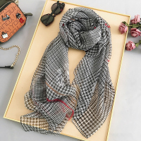 夏季丝巾围巾女春秋薄百搭防晒丝巾海边披肩旅游沙滩超大两用纱巾 千鸟格黑白