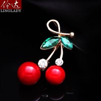 喜庆红色寒梅胸针别针时尚胸花女式可爱仿珍珠外套配饰 F6049樱桃款4.2*2.7CM