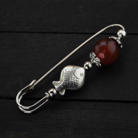 复古民族风红玛瑙大转运珠小鱼胸针别针毛衣本命年开运辟邪女饰品