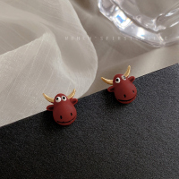 S925银针本命年红色小牛耳钉生肖耳饰2021年新款潮喜庆简约耳环女 可爱小牛耳钉