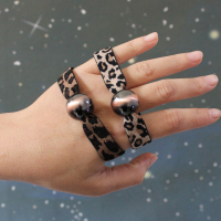 韩国东大门皮套女网红豹纹头绳高弹力简约发绳时尚百搭扎头发皮. 2个装(豹纹绳+拉丝珠