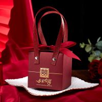 2021新款中国风结婚礼喜糖盒子礼盒装糖果纸盒空盒中式手提喜糖袋 大号50个装(可放烟) 酒红吾家有喜+酒红丝带+喜字