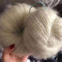 松鼠绒毛线亮丝线织围巾帽子外套钩鞋专用中粗毛线团 乳白色 01乳白