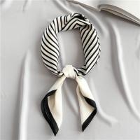 韩国条纹绑头发缠包丝巾发带春秋款百搭小方巾女洋气时尚围巾领巾 ins字母条纹 - 米白色