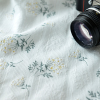 纯棉布料日式小碎花提花仿刺绣全棉服装手工DIY布艺裙子童装面料 白色半米