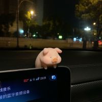 可爱网红iulu小猪汽车摆件车载公仔车内饰品创意个性车上装饰用品 [弓腰-原版]植绒猪