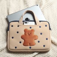 平板电脑手提包适用苹果iPadpro9.7寸air3华为m5/6可爱防震保护套 饼干小熊手提包 ipad11/10.5/